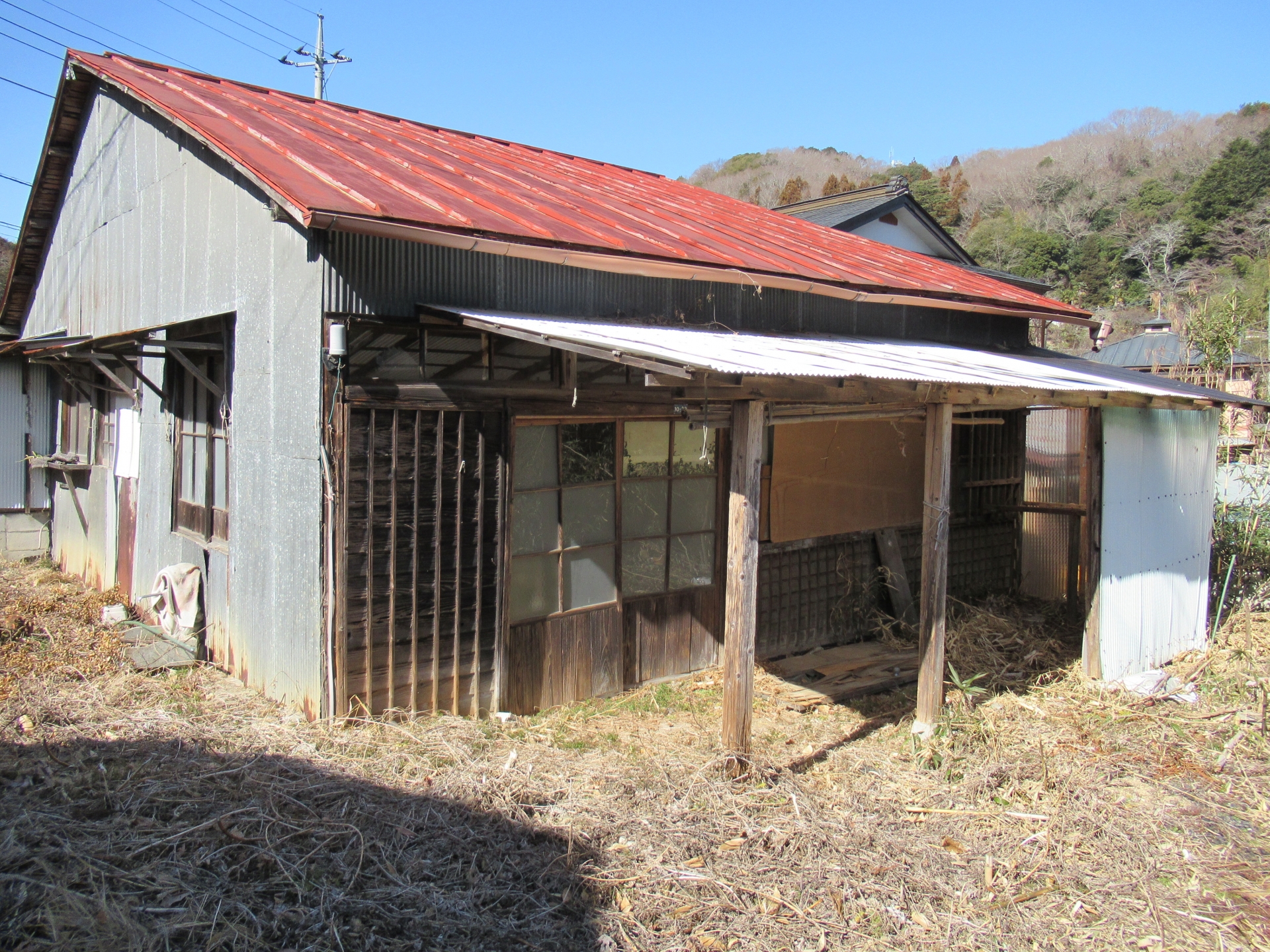 蜂駆除スタッフチーム 安全・迅速・丁寧（長野県内を担当）